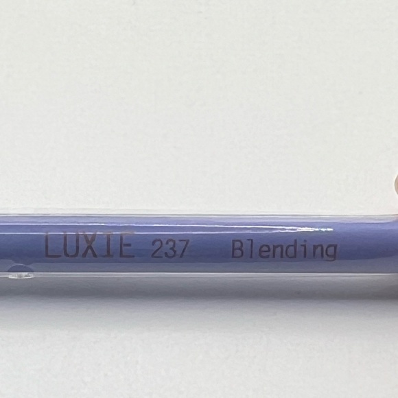 $6 🌸 LUXIE ~ # 237 Blending Brush ~ Eyeshadow ~ NEW - Picture 3 of 5
